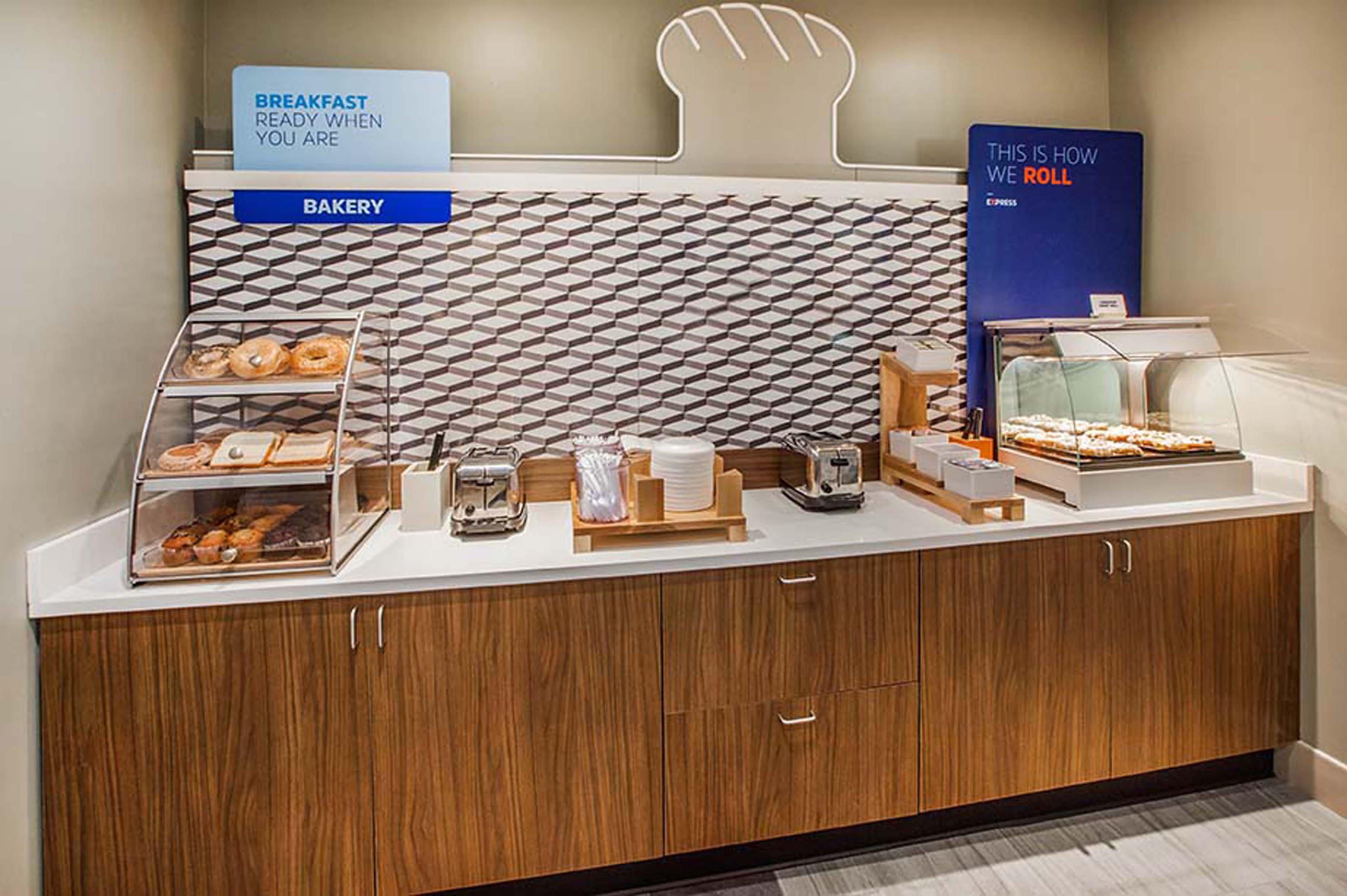 Holiday Inn Express & Suites Morristown By Ihg Exterior foto